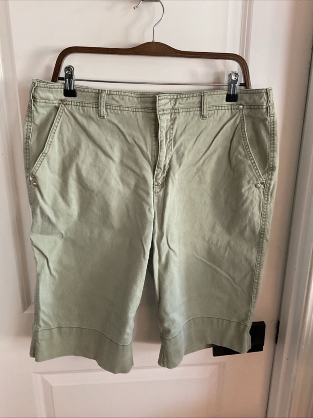 Gloria Vanderbilt - Slimming Denim Capri Pants - Green - Ladies Size 16W
